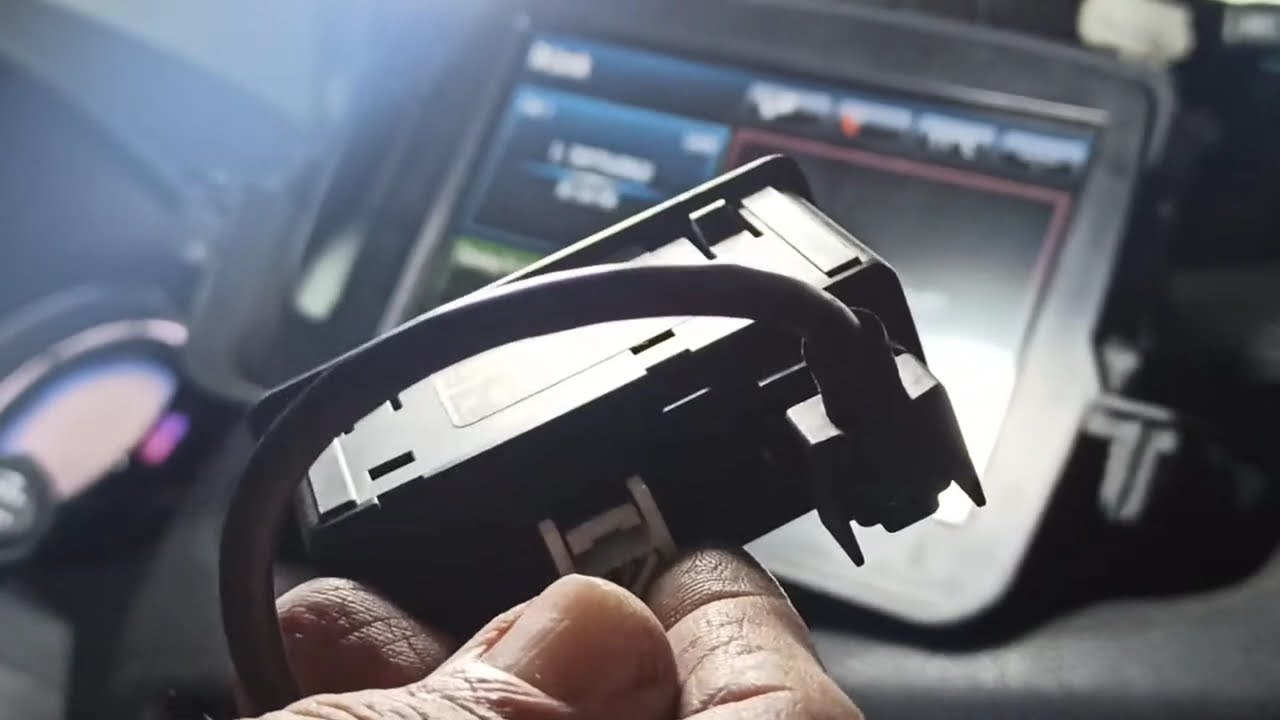 2013 Model Öncesi Fluence-Megane 3 Araçlarında TomTom Olanlar Bu Video İle R-Linke Çevirebilirsiniz