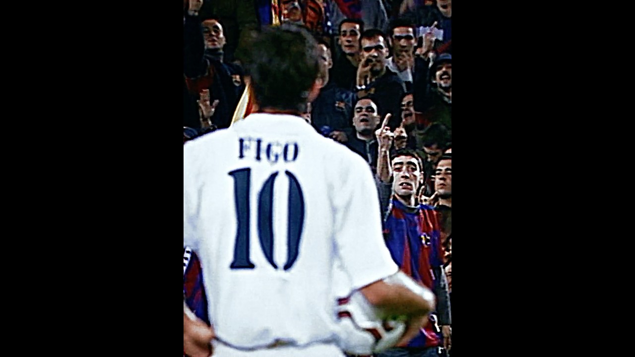 Figo Returns to Camp Nou in 2002 💀