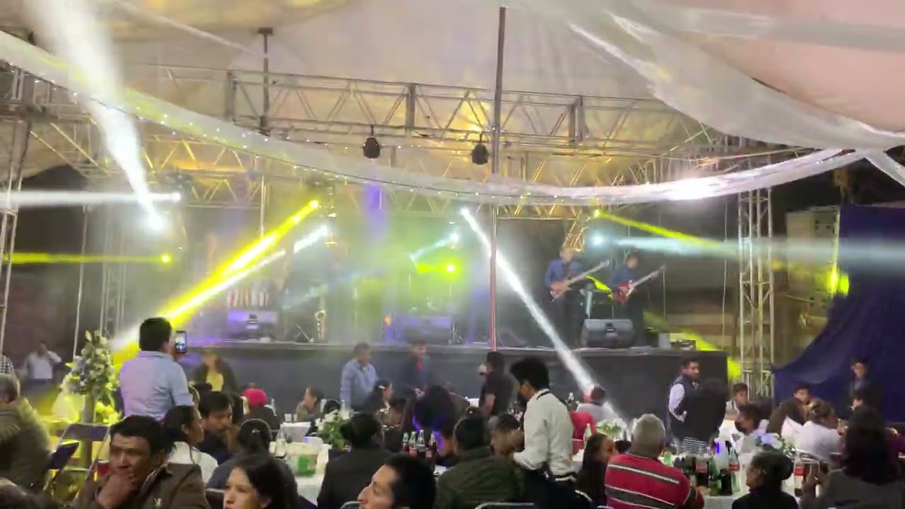 Popurrí los marios  en vivo