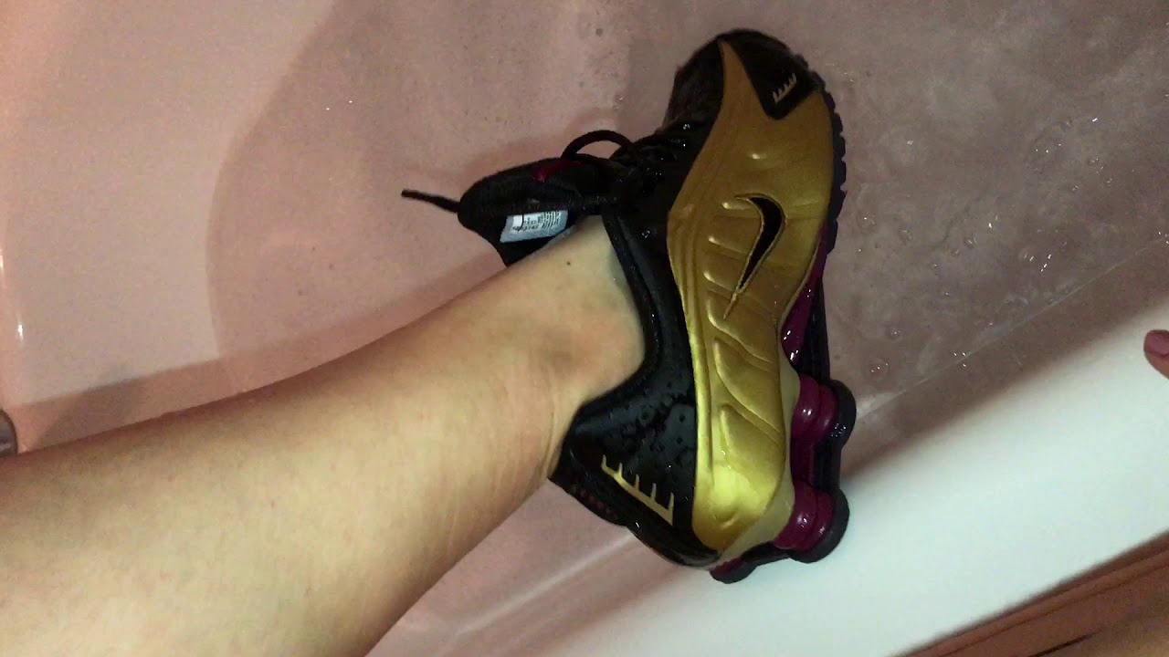 Kate's new Nike Shox soaked in bath.