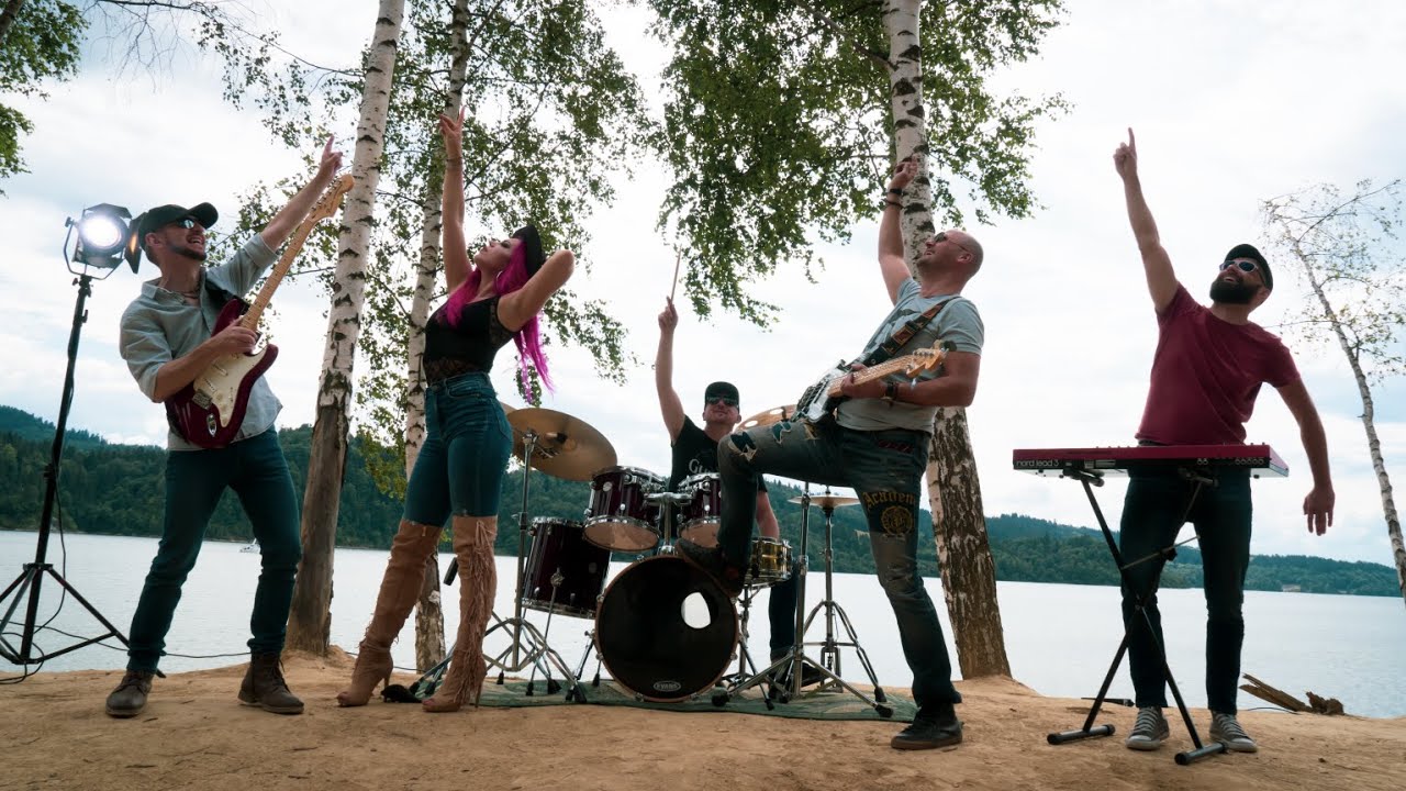 O.P.I.U.M. - Niebo (Official Music Video) mono