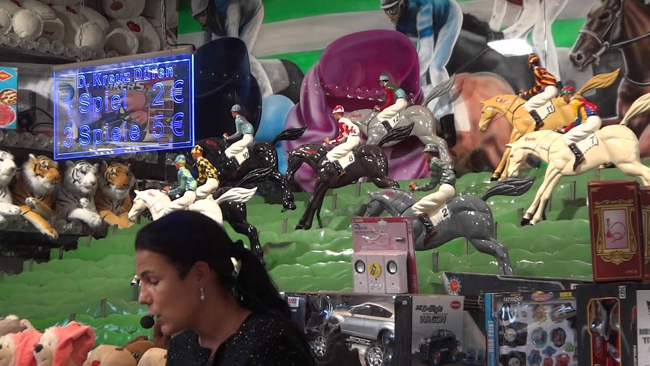 Mausi und Dao spielen Pferderennen