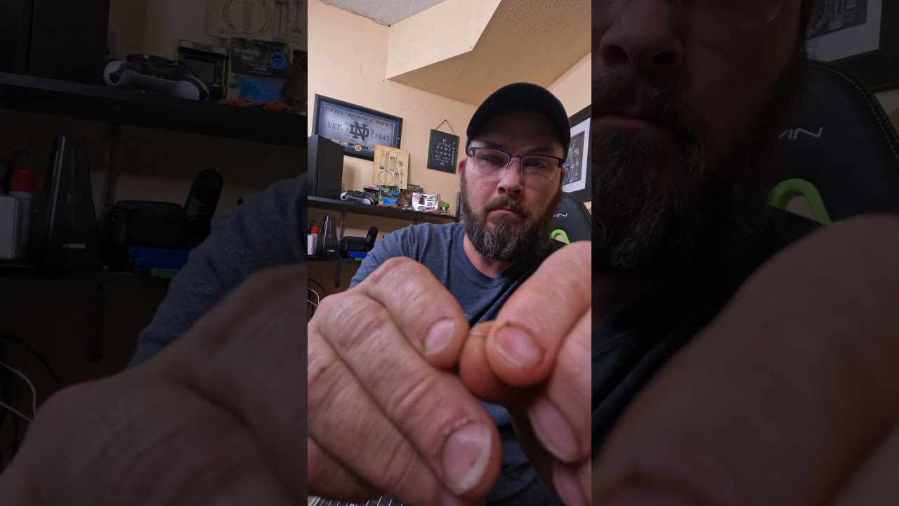 How i change strings on my 5 string banjo #shorts #banjo #banjomusic  #music