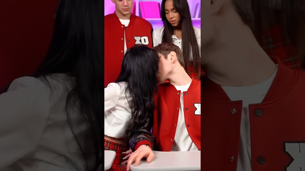 YouTuber Kiss Challenge! 😍💋