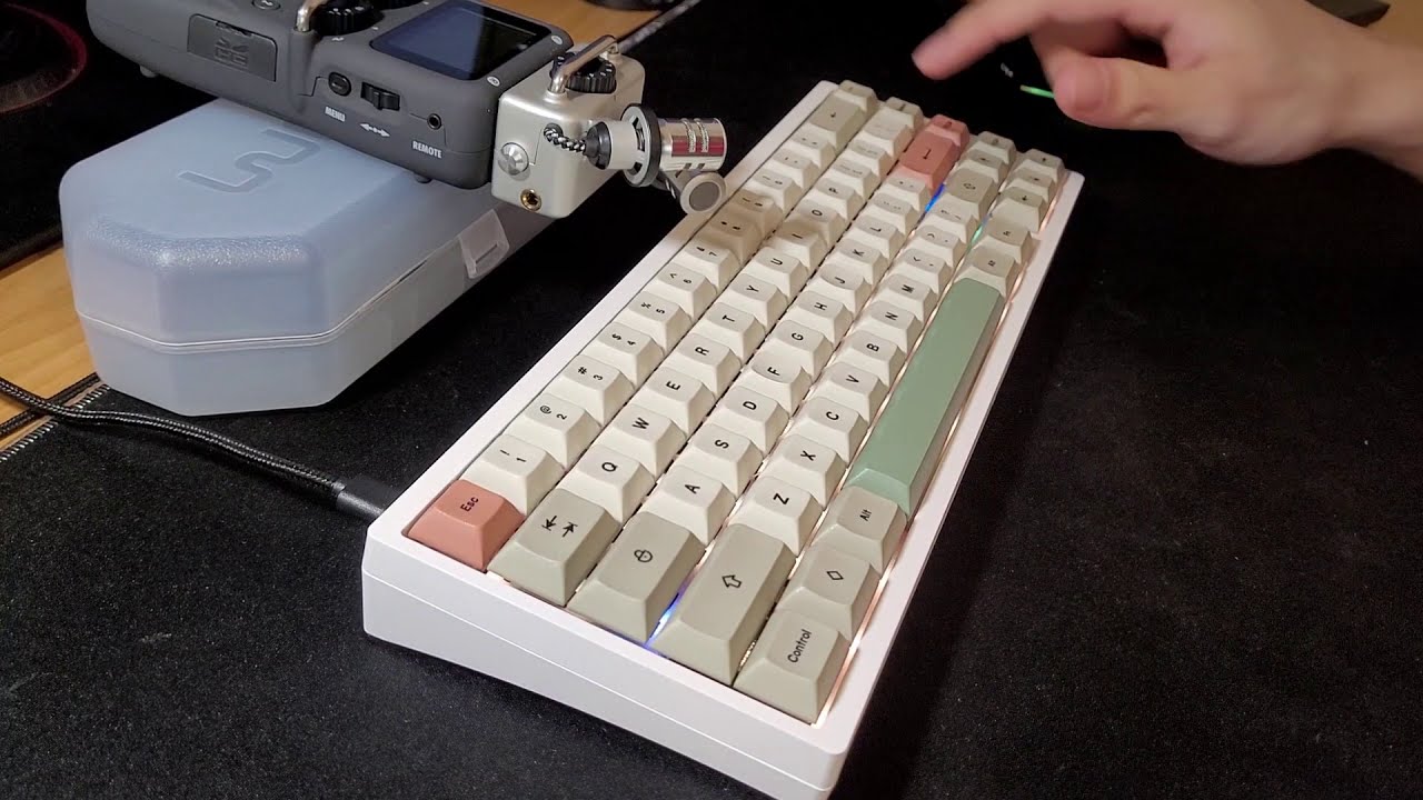 Building my GF's KBD67 Lite Custom Keyboard! Gateron Yellow | Failed B-roll & a Bruised Toe...