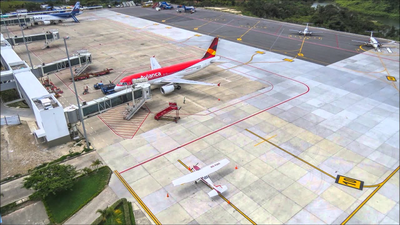 Aeropuerto Internacional Palonegro Time Lapse HD