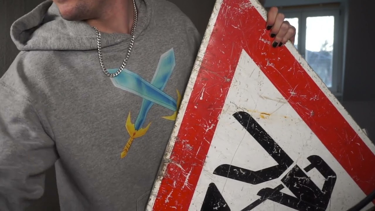 how to open a Bottle with a Straßenschild