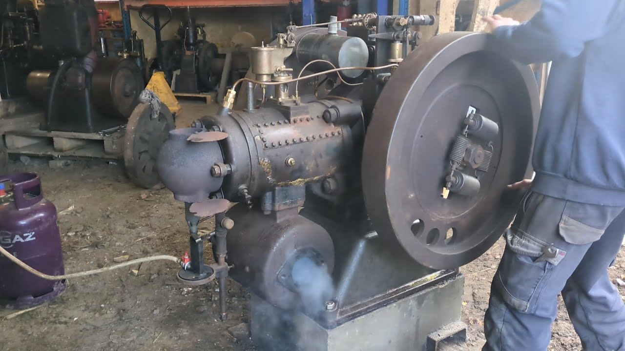 Moteur semi-diesel Aster GB à boule chaude 