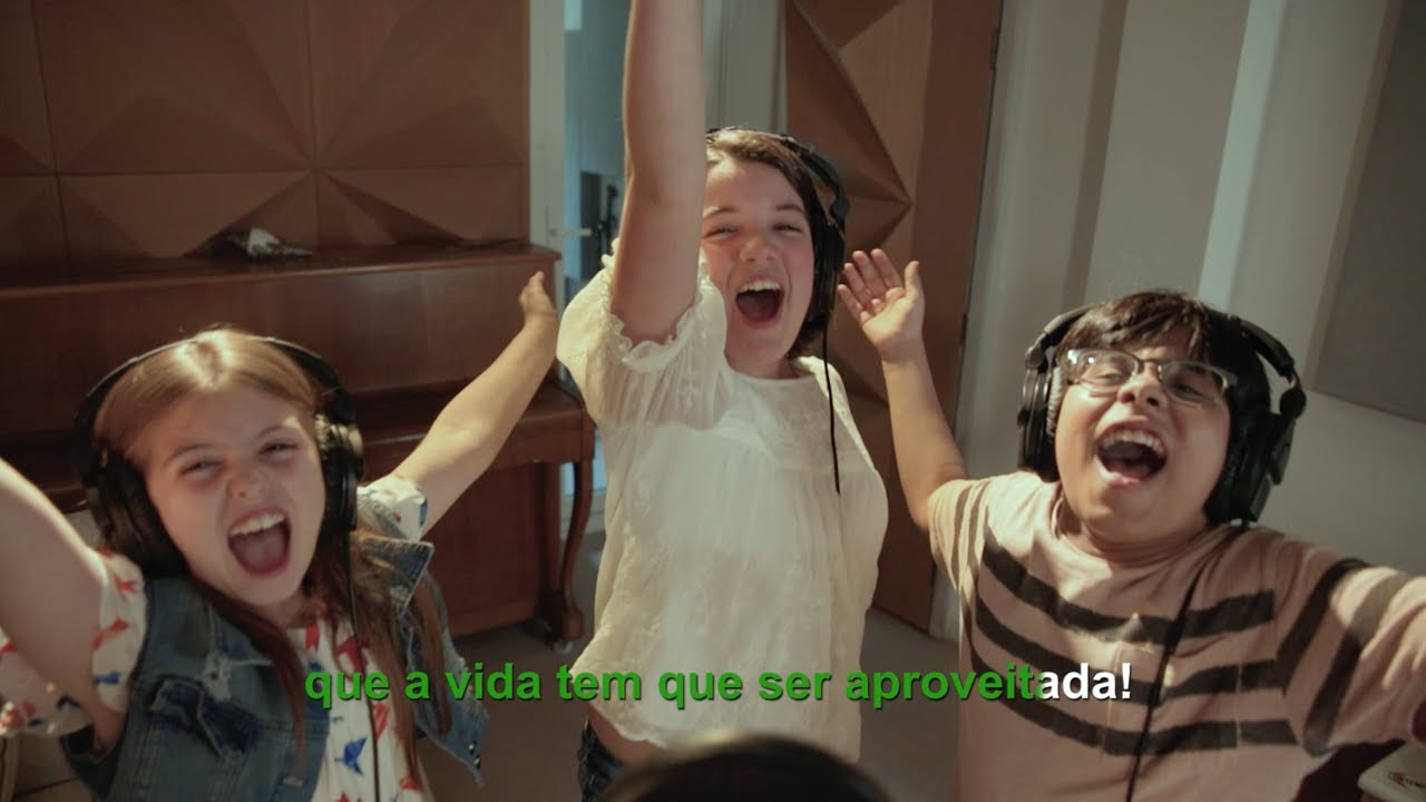 10 Horas Para o Natal | Sinto Um Frio | Sing Along
