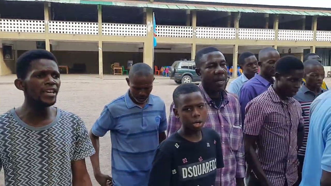 Mbongwana oyo nde makamwisi (Abbé Emmanuel Cola Lubamba) par la chorale diocésaine Archikin