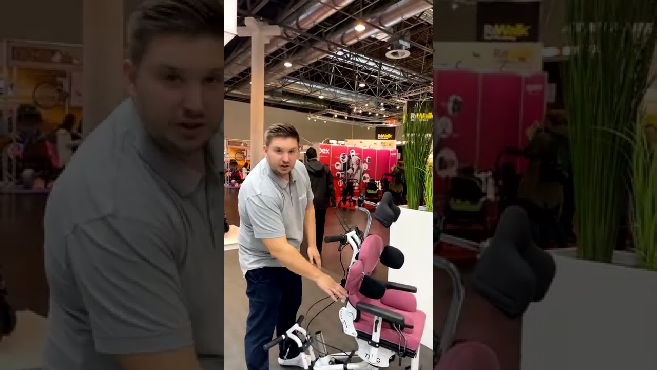 FiNiFuchs mit HOGGI auf der REHACARE  2022 - der Kinder-Therapiestuhl Timo
