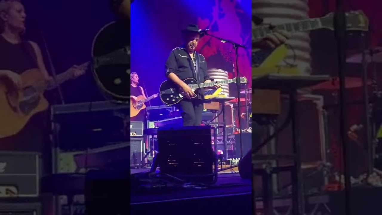 MIDNIGHT OIL &ldquo;beds are burning &ldquo; roundhouse London July 9th 2022