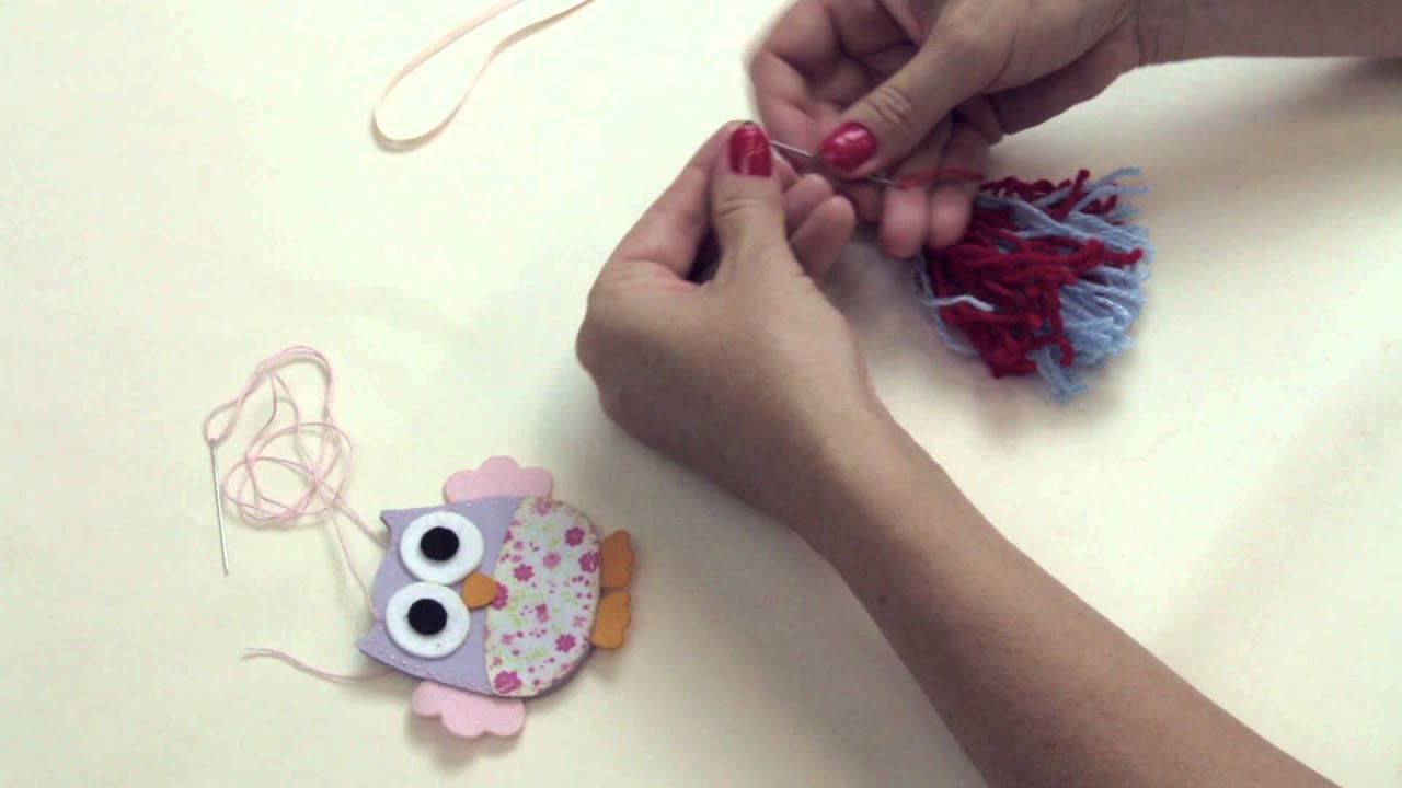 Chaveiro com pingentes de lã e coruja em feltro