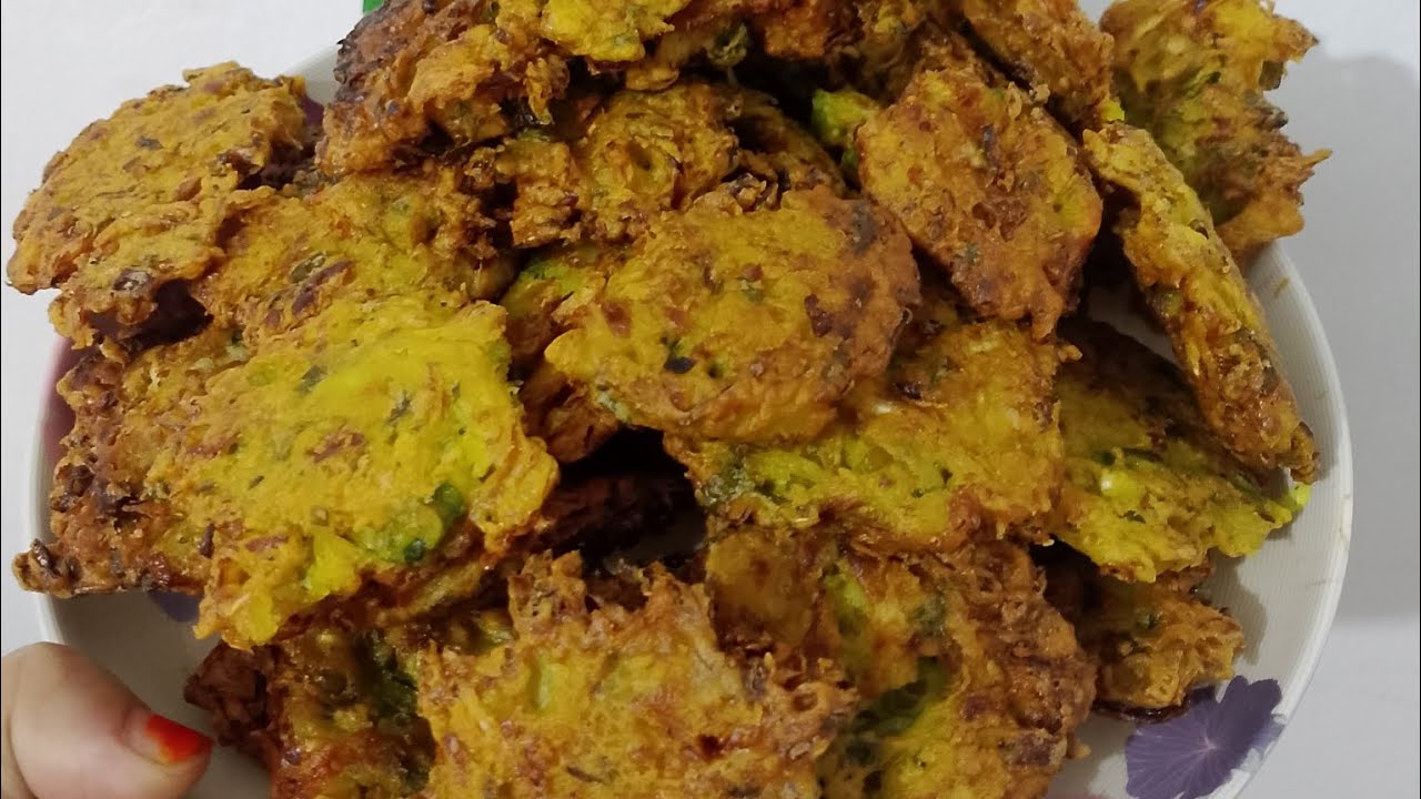শীতের সন্ধ্যায় গরম বাঁধাকপির পিঠা খেতে খুব মজা। বাঁধাকপির বড়ার রেসিপি 🥰❤️✅