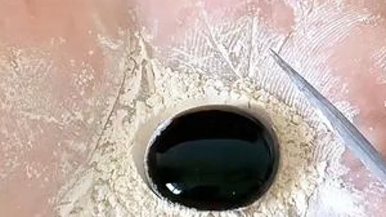 真没想到，身为全球通缉犯的我，竟会重生在一个有权有势的军警世家，爷爷爸爸都是高级官员，奶奶是知名的刑侦专家，妈妈也是全球著名的法医，在这个家庭里感到很大的压力。