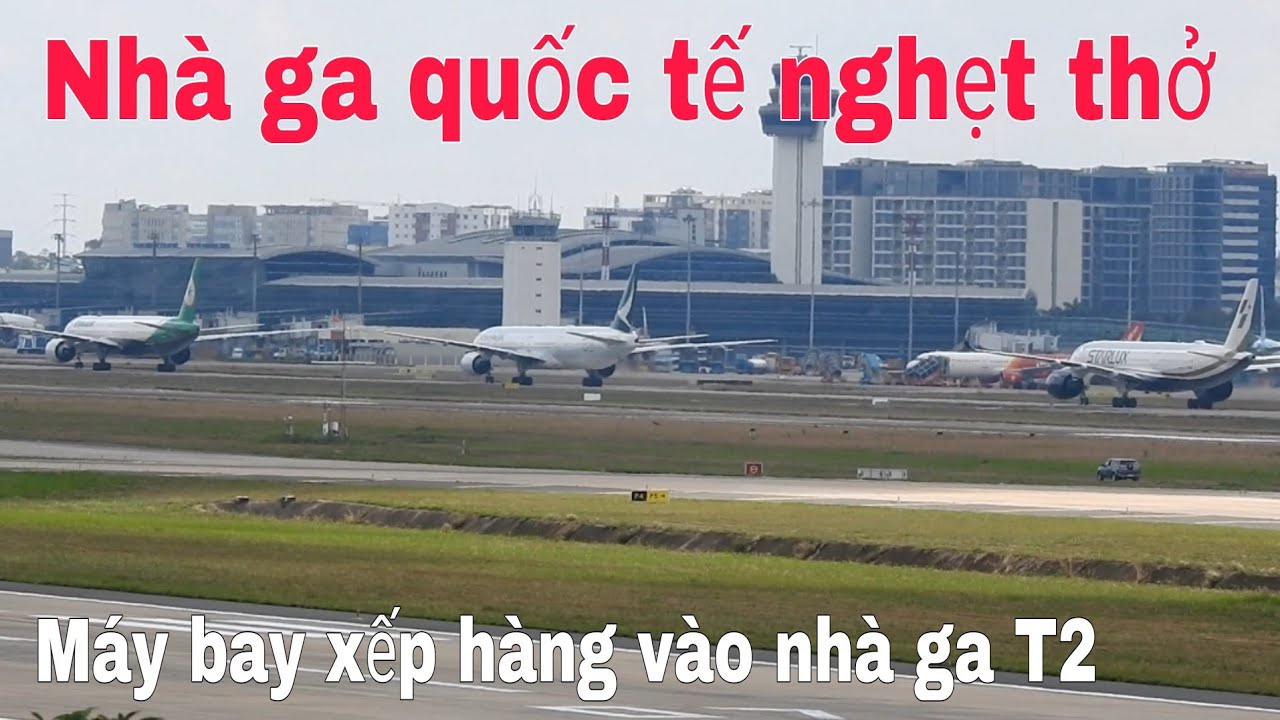 QUÁ TẢI KỶ LỤC,,Nhiều Chuyến Bay Quốc Tế Hạ Cánh Xếp Hàng Dài Vào Nhà Ga T2 Tại SB Tân Sơn Nhất
