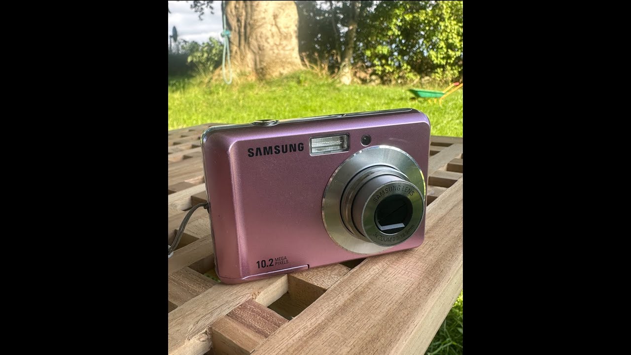 Samsung ES15 10.2 megapixels with CCD sensor