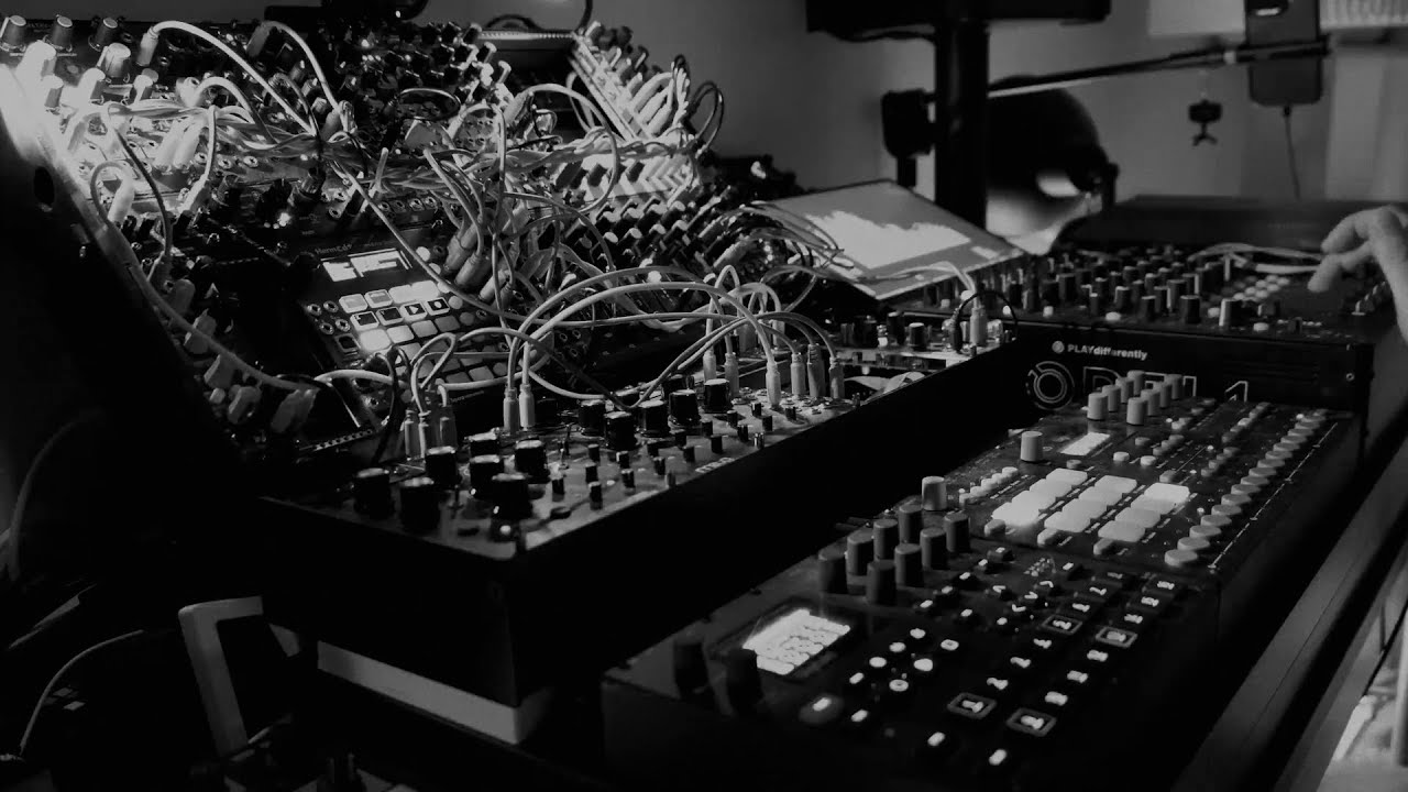 EPISODE 1: EURORACK MODULAR & CO. | LIVE IMPROVISED HYPNOTIC DEEP TECHNO