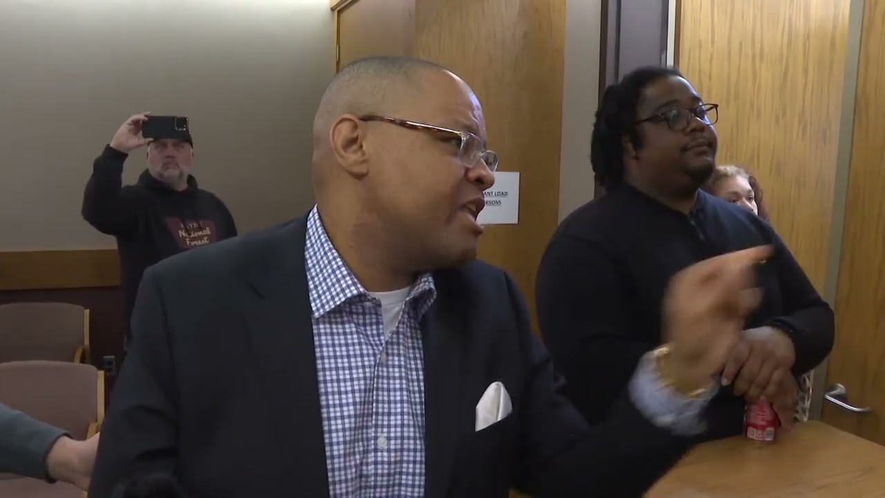 "Take responsibility": Cleveland Heights community member tells Mayor Kahlil Seren to step down