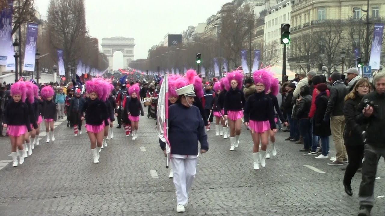Parade du nouvel an 2017 Champs Elysées avec Les Eclairs et Leur Show Band de Louvroil