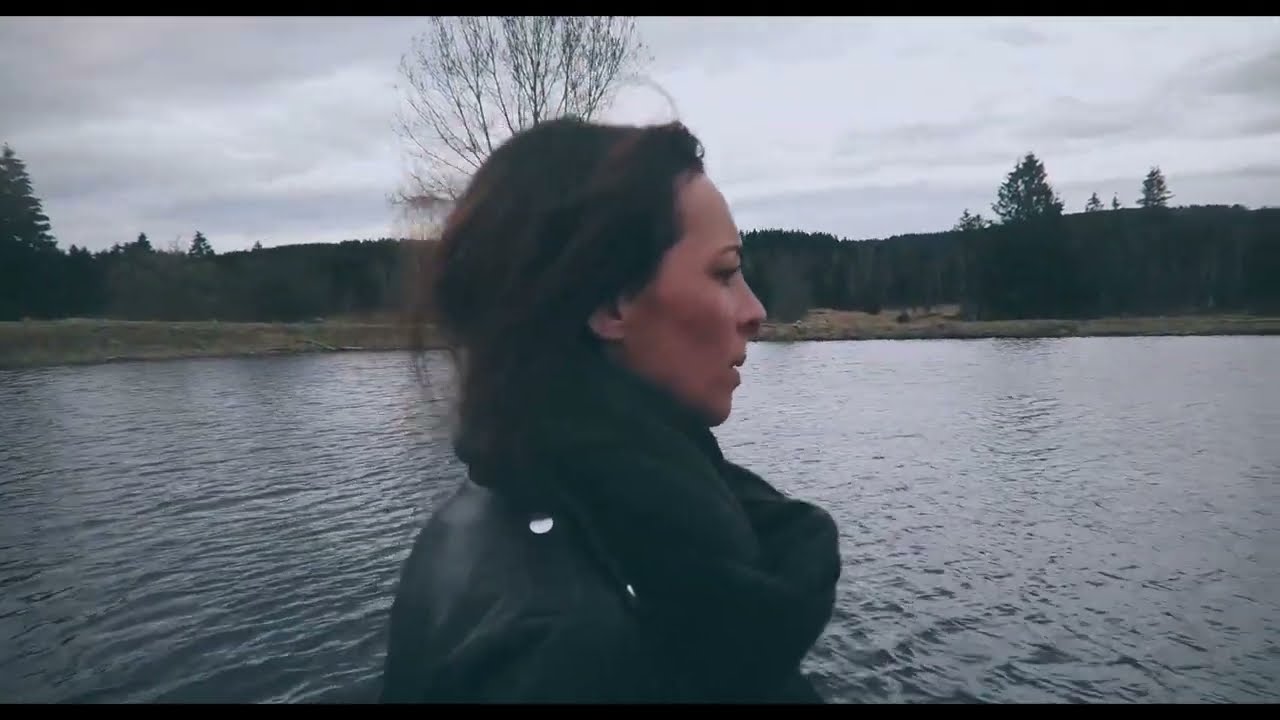 D&eacute;j&agrave; l&agrave;-bas - Dealey - Official Music Video