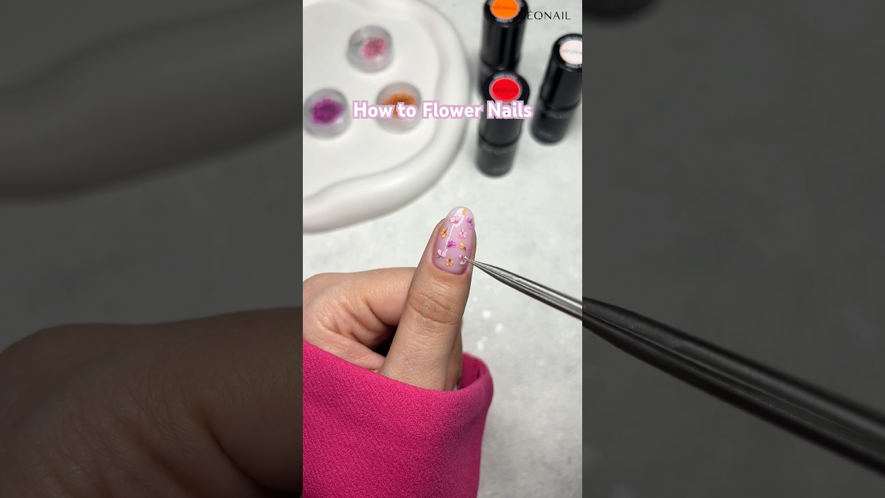 So tr&auml;gst du die Trockenblumen richtig auf ✅ #flowernails #driedflowers #springnails #nailtutorial