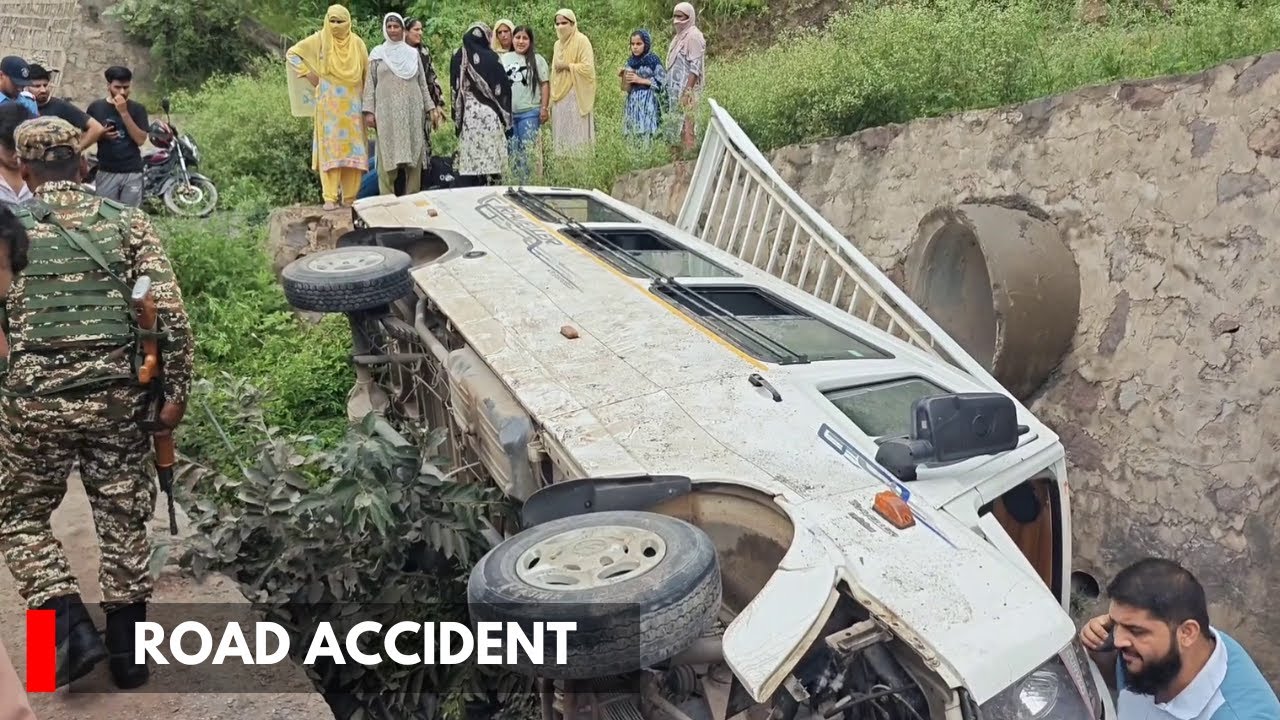Ramban:  11 tourists Injured As Tempo Traveller Skids Off Road
