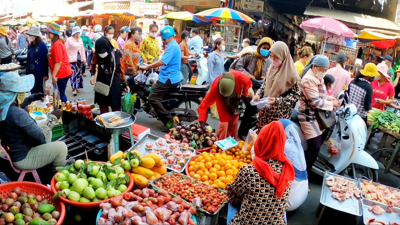 Busy Morning Market at Phsar Chrang Chamreh, Cambodian Muslims Market @ Km 7, Phnom Penh