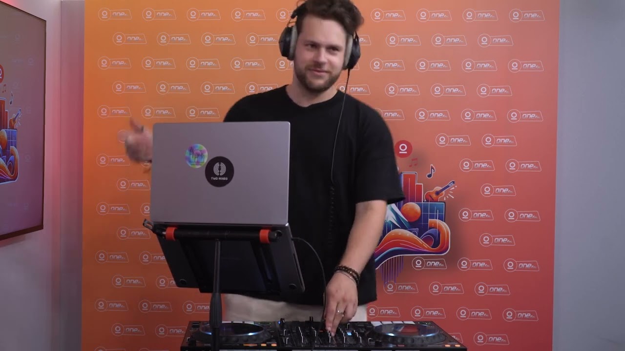 Twominds mixe en live sur One FM pour le SWISS MUSIC CONTEST