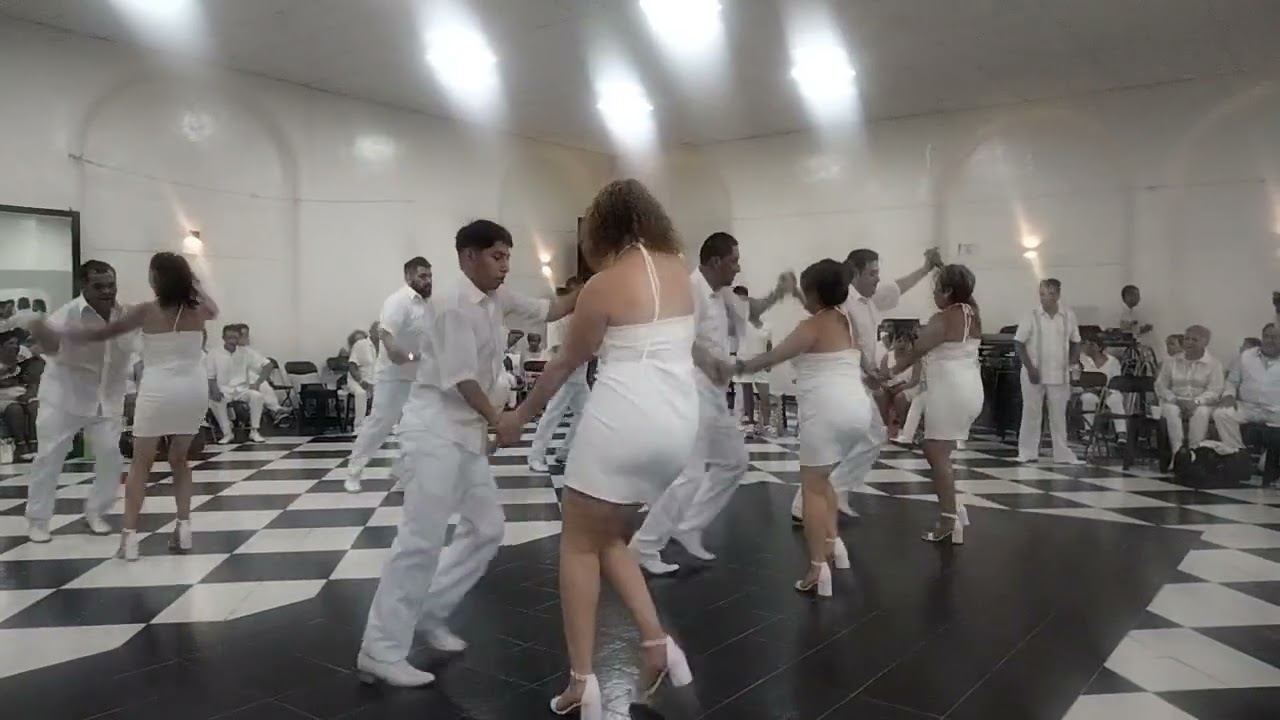 club cumbiamberos a ritmo de salsa