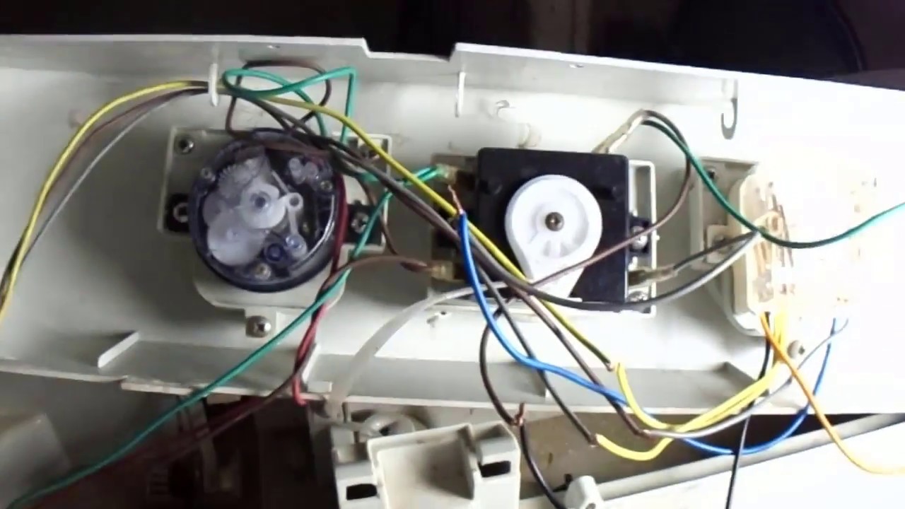 غسالة الملابس لاتلف   Washing machine for clothes