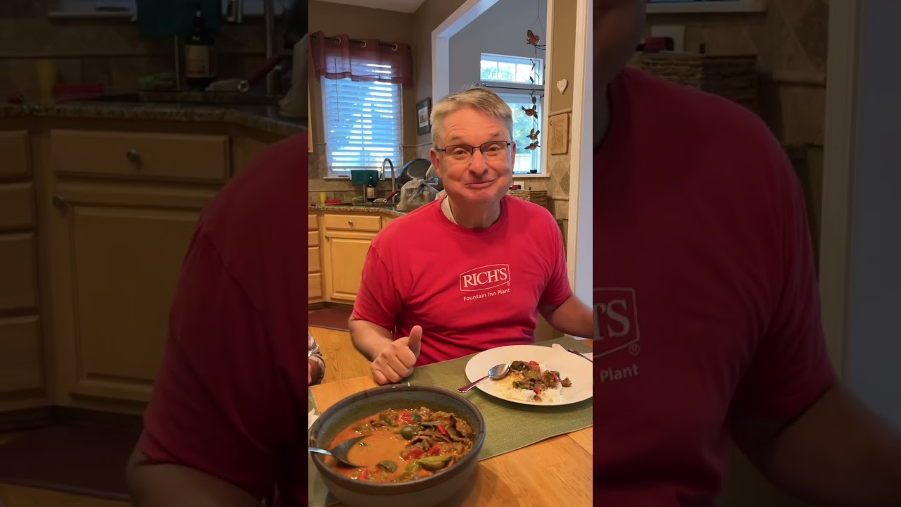 Острый карри с баклажанами настолько вкусен, что мне пришлось несколько раз добавлять рис. 😋 #тай...