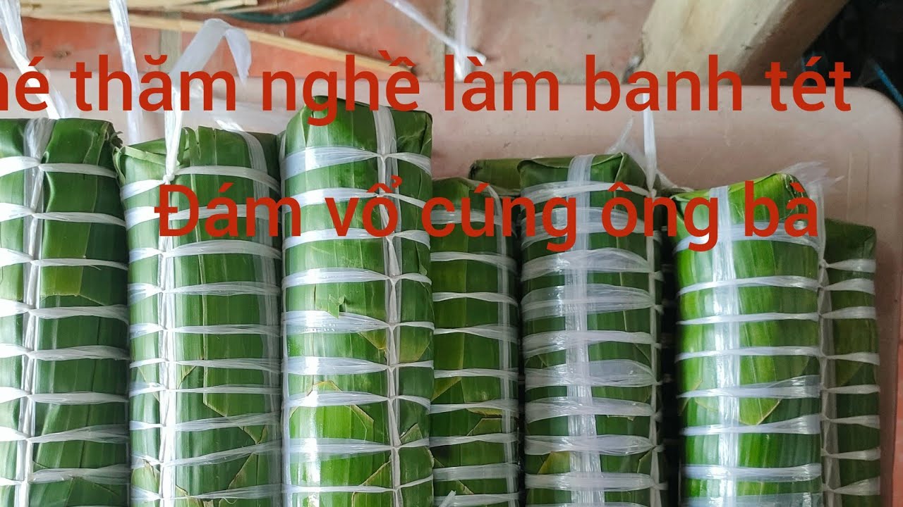 Đột nhập vào nhà đứa em để xem các chị em cô bác gói bánh tét cúng ông bà,
