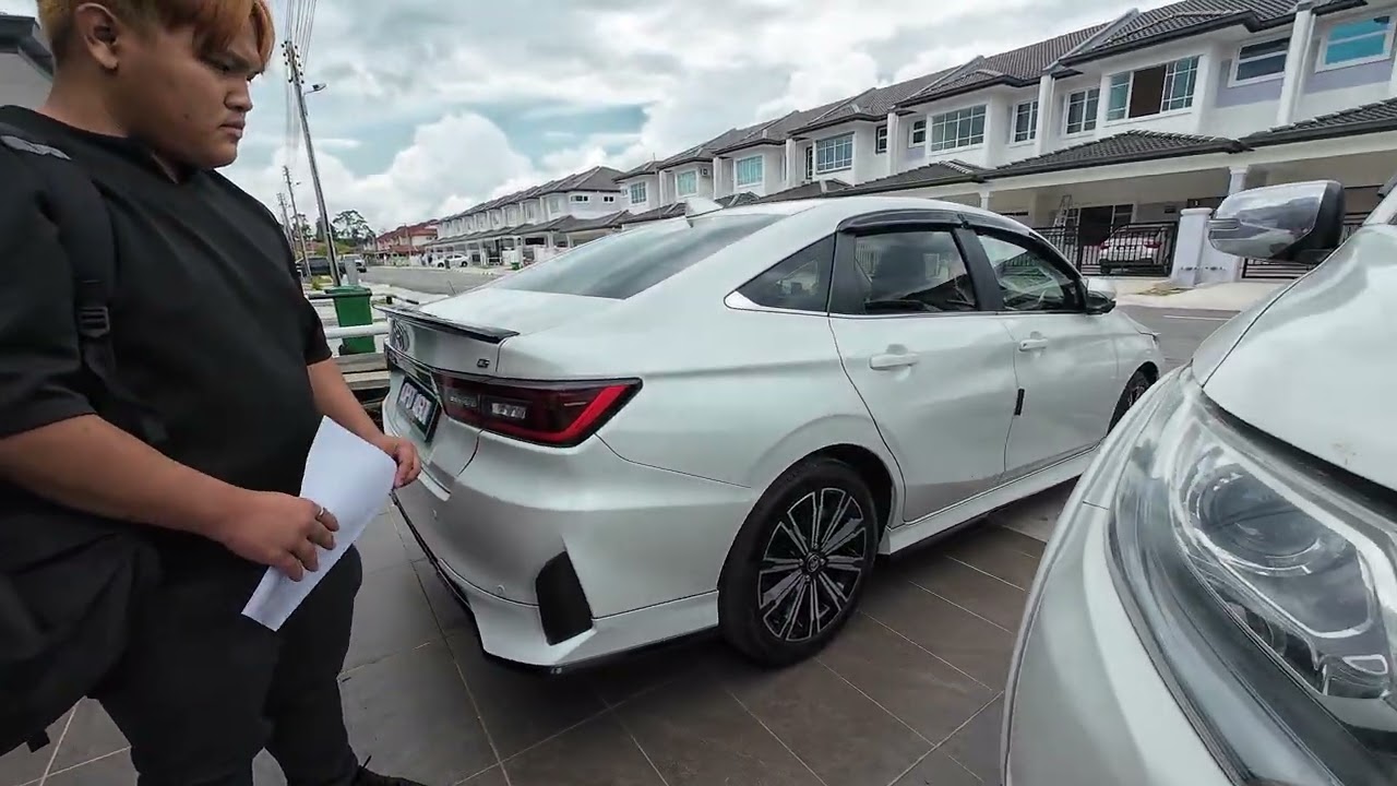 KERETA JUSTIN KEMEK KENA LANGGAR DI TEMPAT PARKING // JUSTIN TERIMA NASIHAT DARIPADA SAYA // 