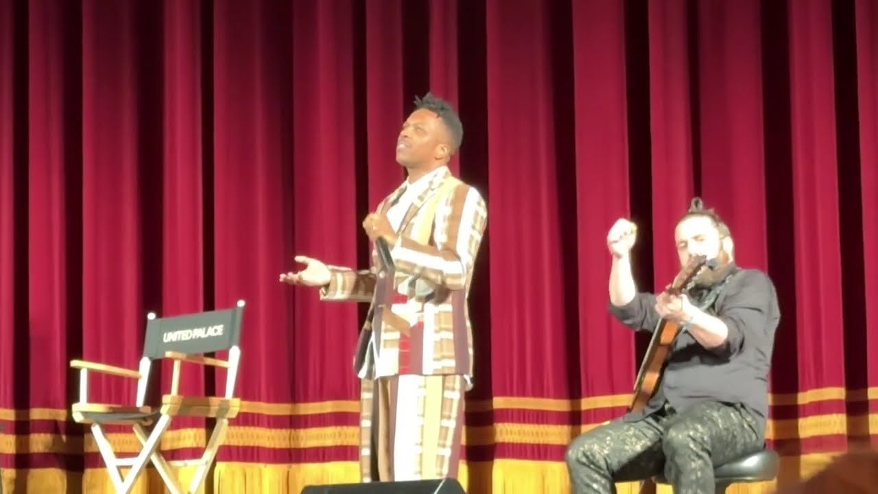 LESLIE ODOM JR sings 