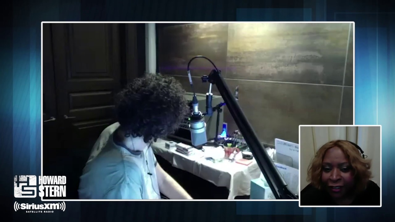 Howard Gives Robin a Tour of His New Home Studio