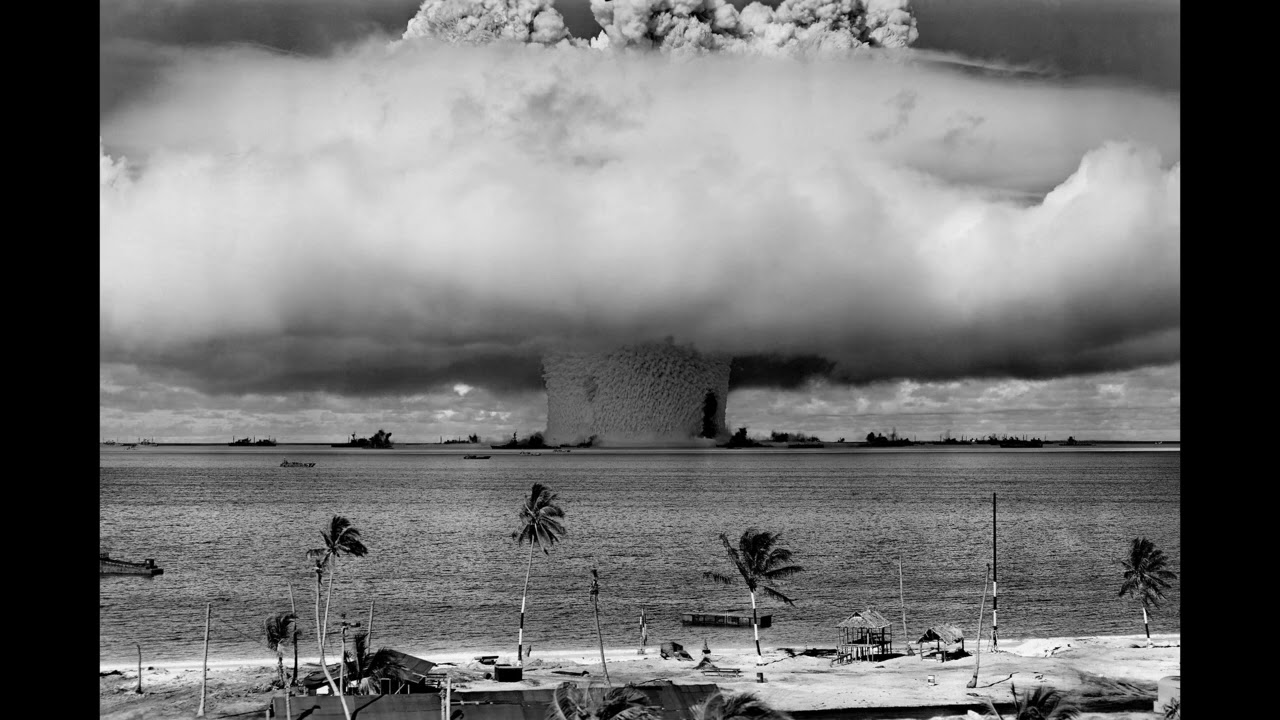 Hangol&oacute; - Az elrettent&eacute;st szolg&aacute;lja az atomfegyver - T&aacute;las P&eacute;ter - Karc FM