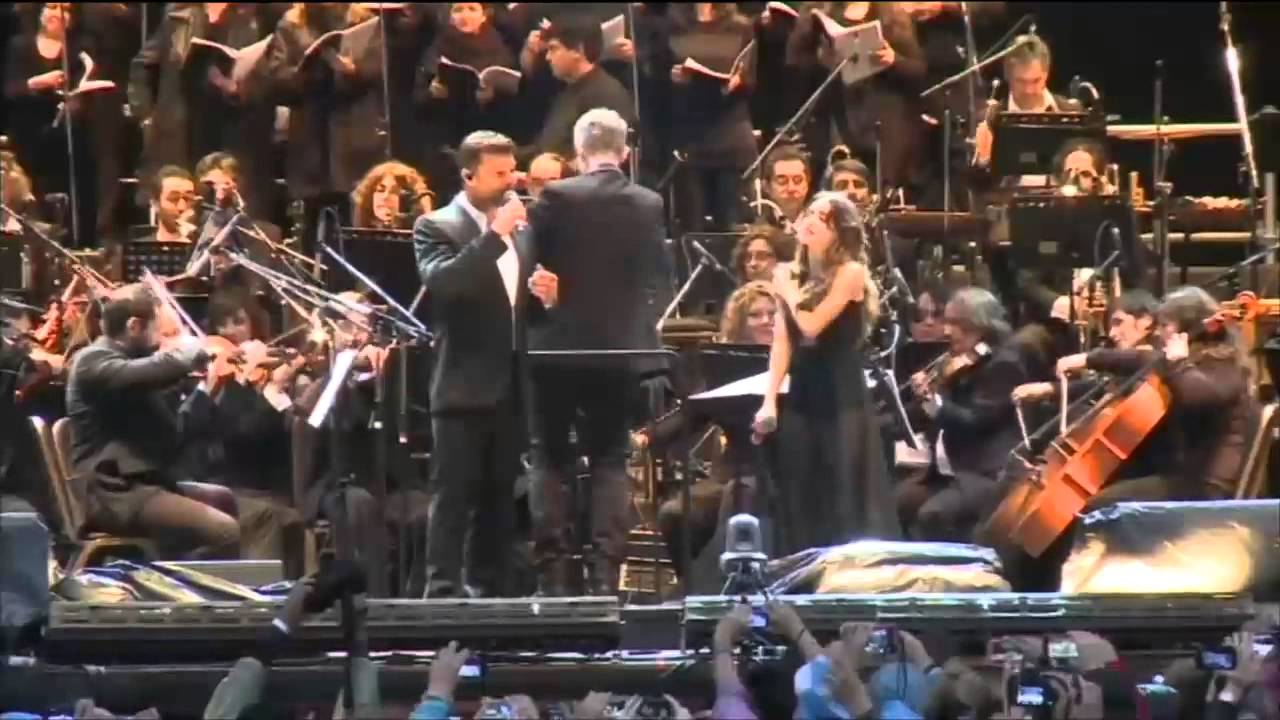 Lali Esposito y Ricky Martin cantan 