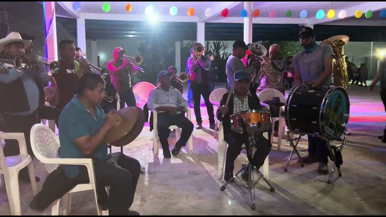 Banda la herencia del pueblo desde texoloc Xochiatipan 