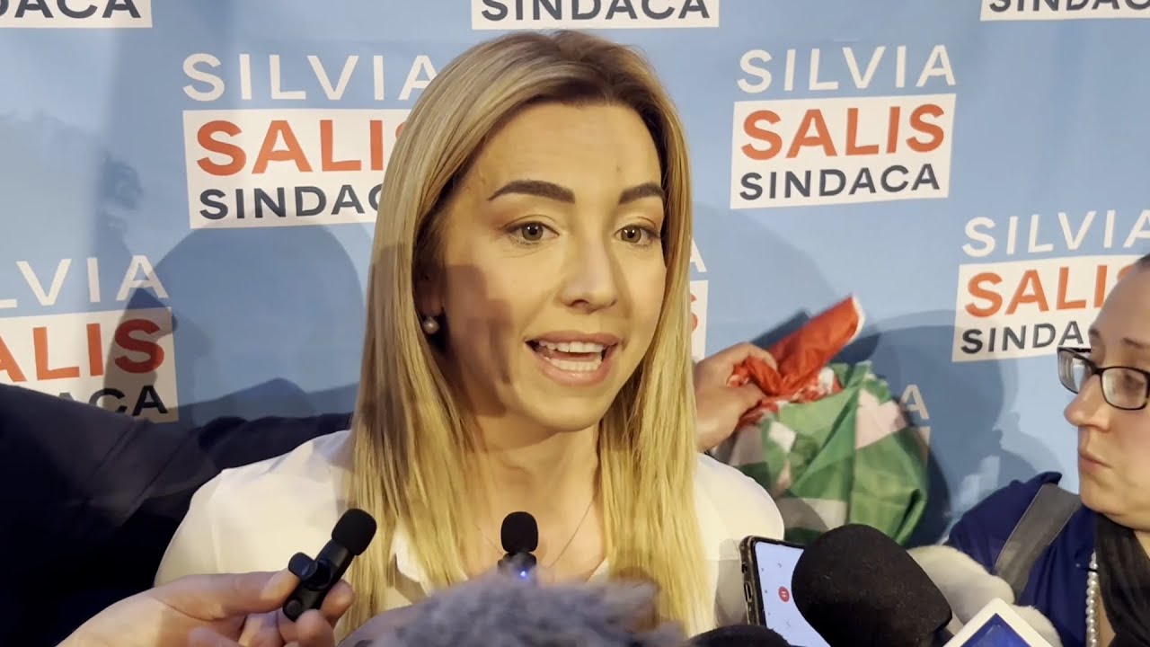 Silvia Salis presenta il programma ai Magazzini del Cotone, dieci punti per conquistare Genova