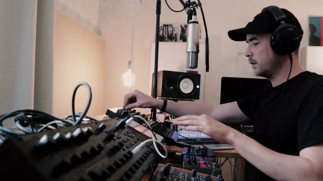 Aparde LIVE at his homestudio in Berlin