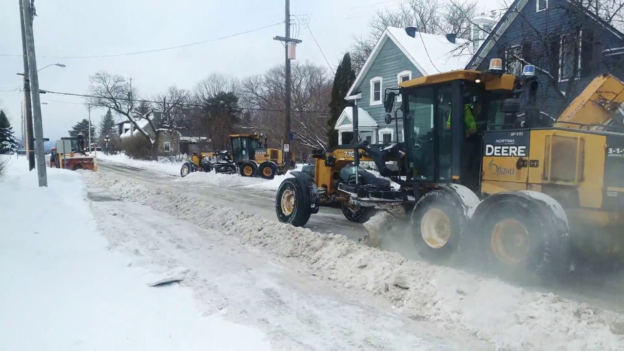 John Deere 770G Motor Graders Plowing Snow For The CAT 950M Loader With Larue D60 Snow Blower #snow