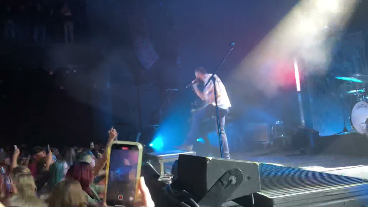 Jordan Davis - Take It From Me (live) Joes Rosemont,Chicago 9/10/2021