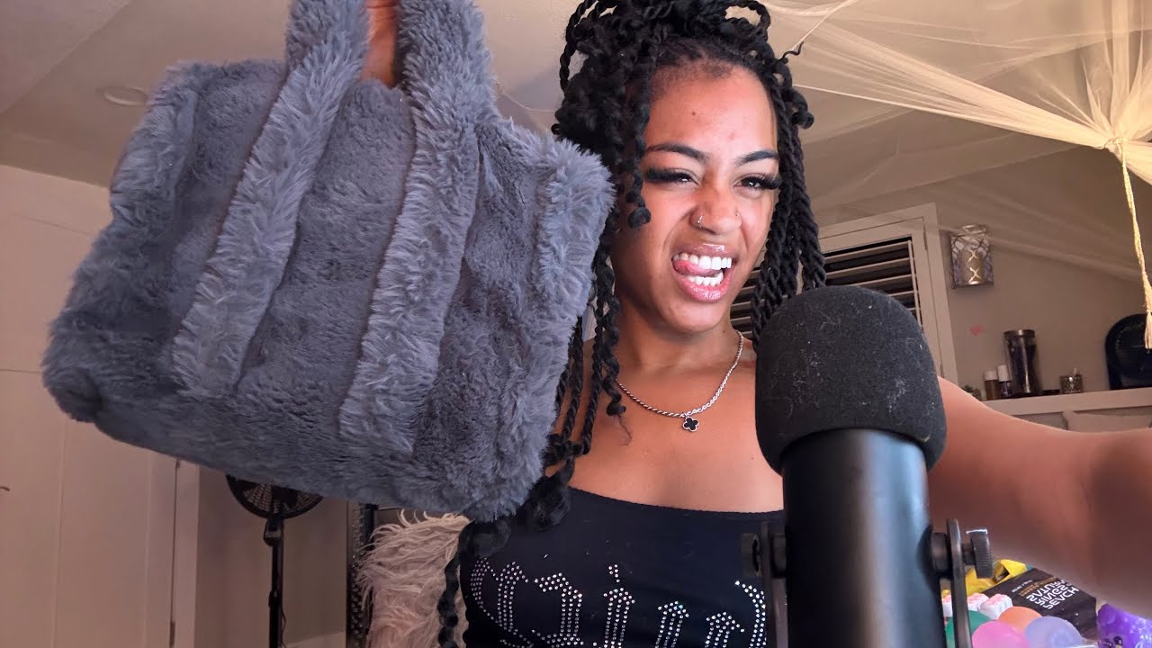 ASMR-I’m robbing you💕😊💋🤪