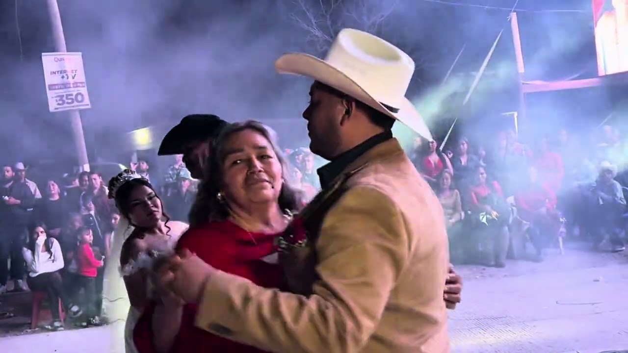 Ivonne y Axel con Banda la Mentira (Boda)