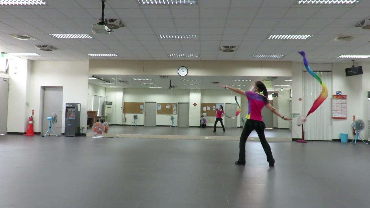 龍魂(柔力球長綢練習中)