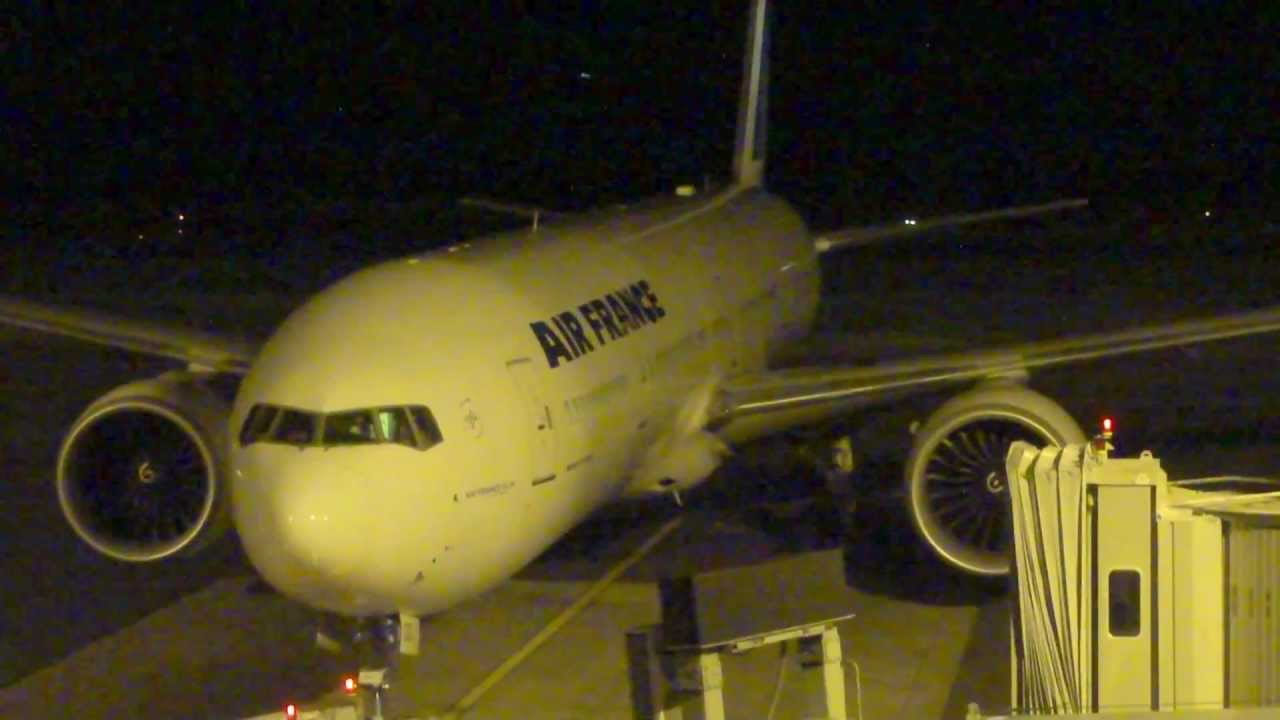 Boeing 777-300 Air France and Air Austral @Roland Garros Airport(FMEE/RUN)