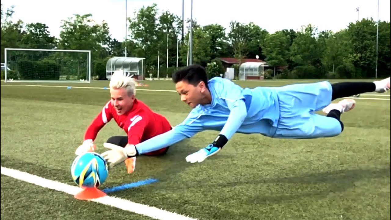 13Y GK Bobby - Extreme Fun Challenge w. Mike (Modern Goalkeeping) and Hardi Höss