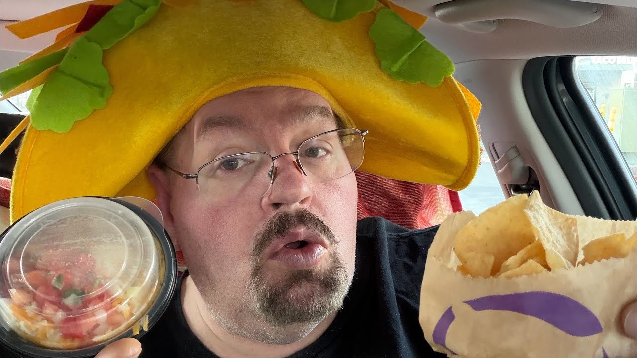 Новинка: чипсы Taco Bell и соус Nachos Supreme.