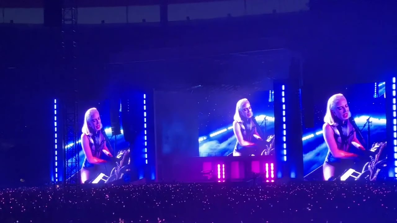 the edge of glory lady gaga stade de france 24/07/2022